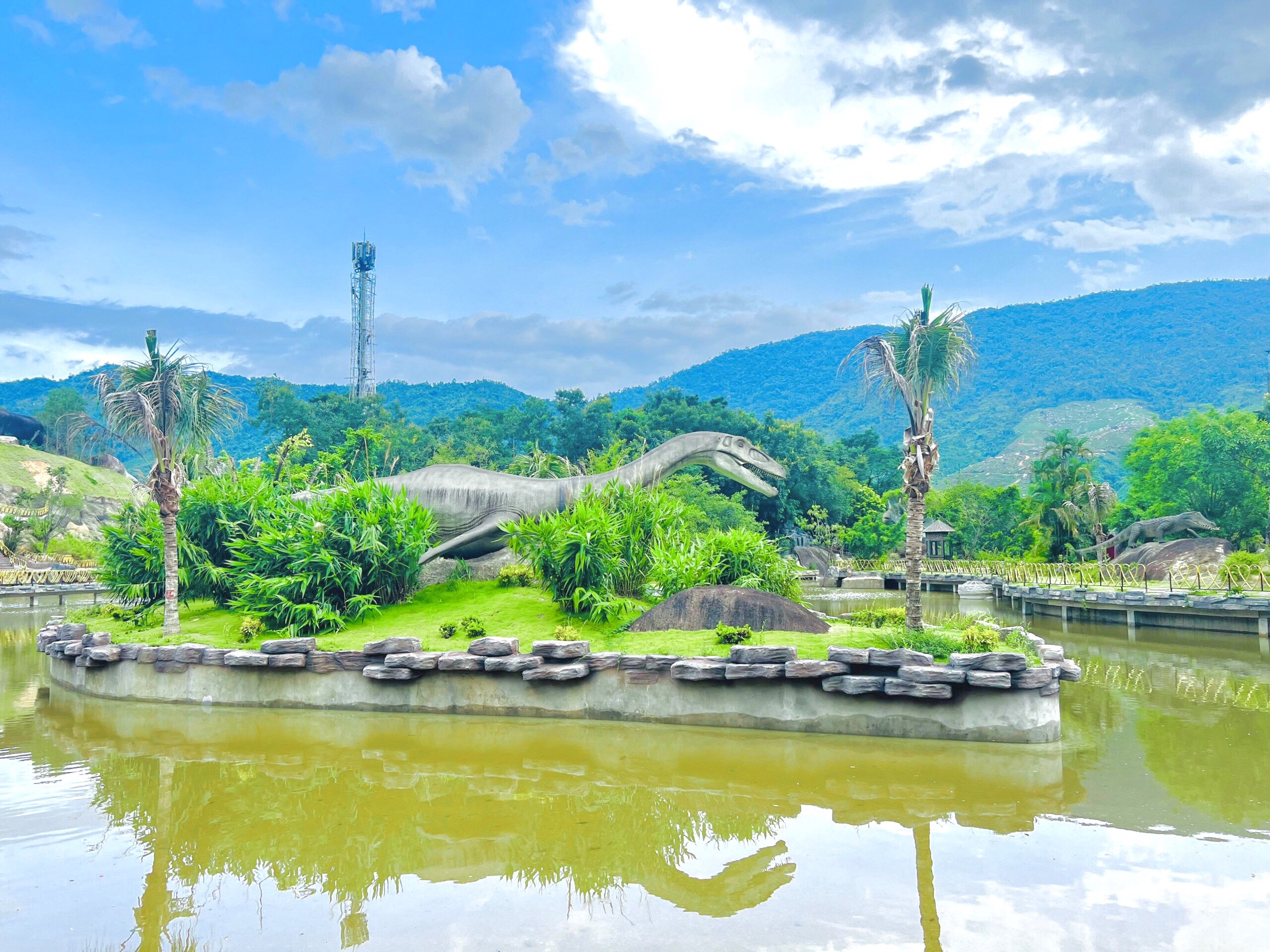 Dòng Sông Tình Yêu - z4573463515523 190b6832c8f59ea7d0f8adf4d9c4008e (1) | Núi Thần Tài