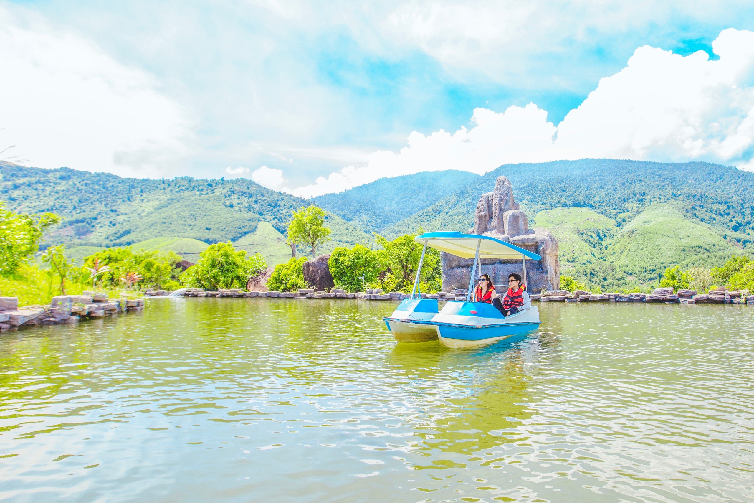 Dòng Sông Tình Yêu - z4716448372223 4a3893cd52a8b4eceba6e97c623b6de9 (3) | Núi Thần Tài